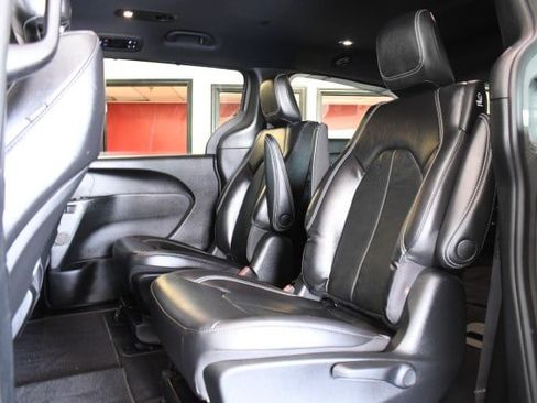 Used 2022 Chrysler Pacifica Touring-L w/ S Appearance Package FWD image 21