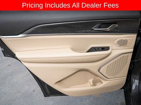 Used 2022 Jeep Grand Cherokee L Limited AWD/4WD image 13