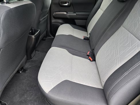 Used 2023 Toyota Tacoma TRD Off-Road w/ Technology Package AWD/4WD image 39