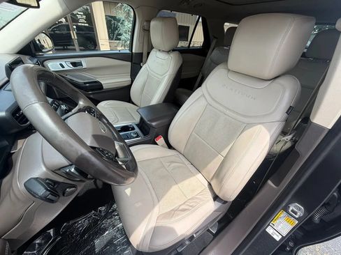 Used 2020 Ford Explorer Platinum w/ Premium Technology Package AWD/4WD image 18