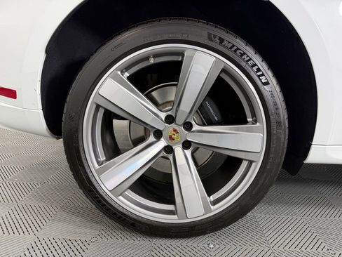 Certified 2026 Porsche Macan Turbo AWD/4WD image 13