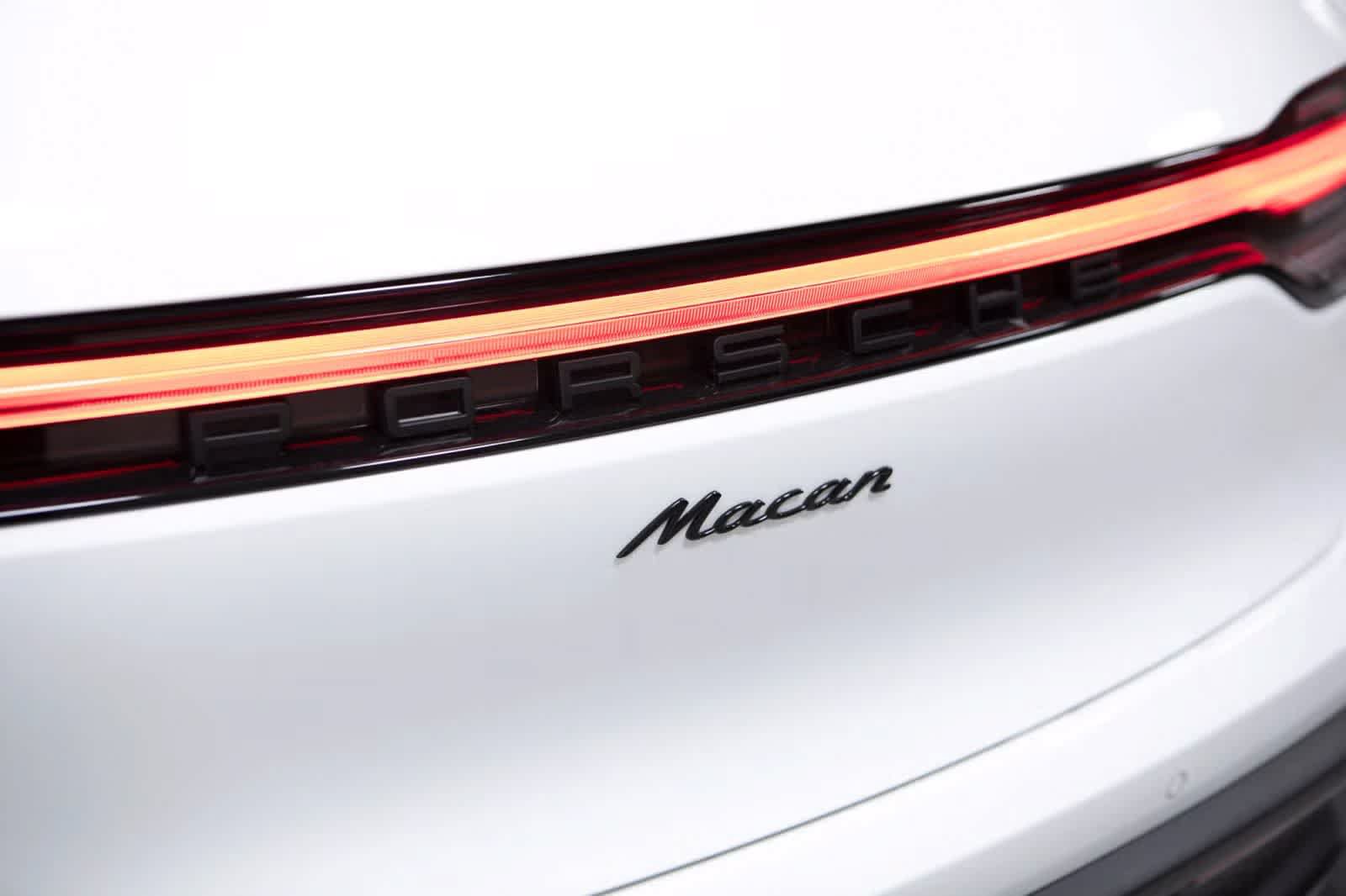 Certified 2026 Porsche Macan AWD/4WD image 18