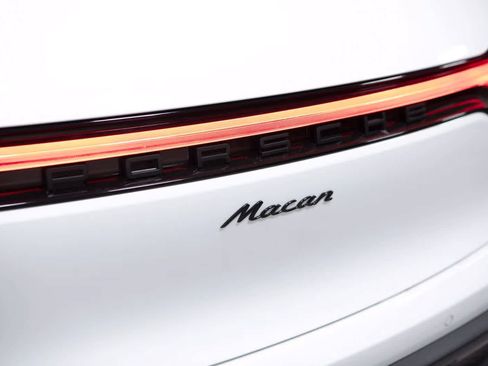 Certified 2026 Porsche Macan AWD/4WD image 18