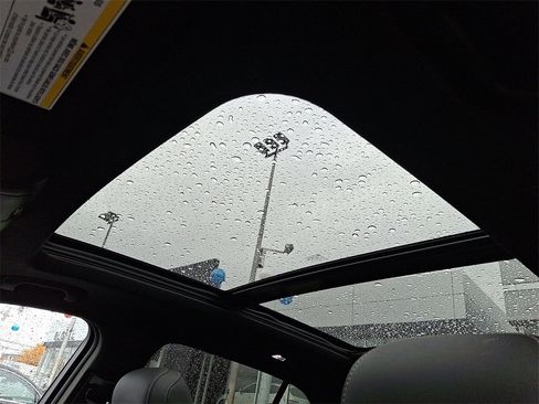 Used 2025 Cadillac XT4 Premium Luxury w/ Cold Weather Package image 15