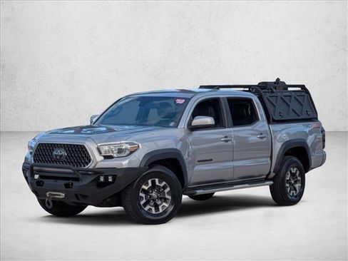 Used 2018 Toyota Tacoma TRD Off-Road image 1