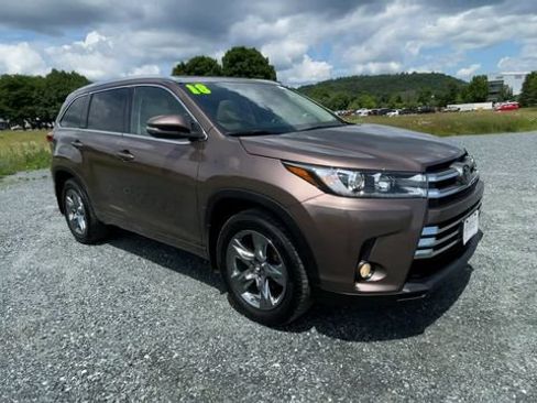 Certified 2018 Toyota Highlander Limited Platinum w/ Carpet Mat Package (TMS) AWD/4WD image 2