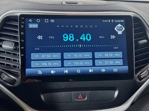 Used 2019 Jeep Cherokee Latitude w/ Popular Appearance Group AWD/4WD image 19