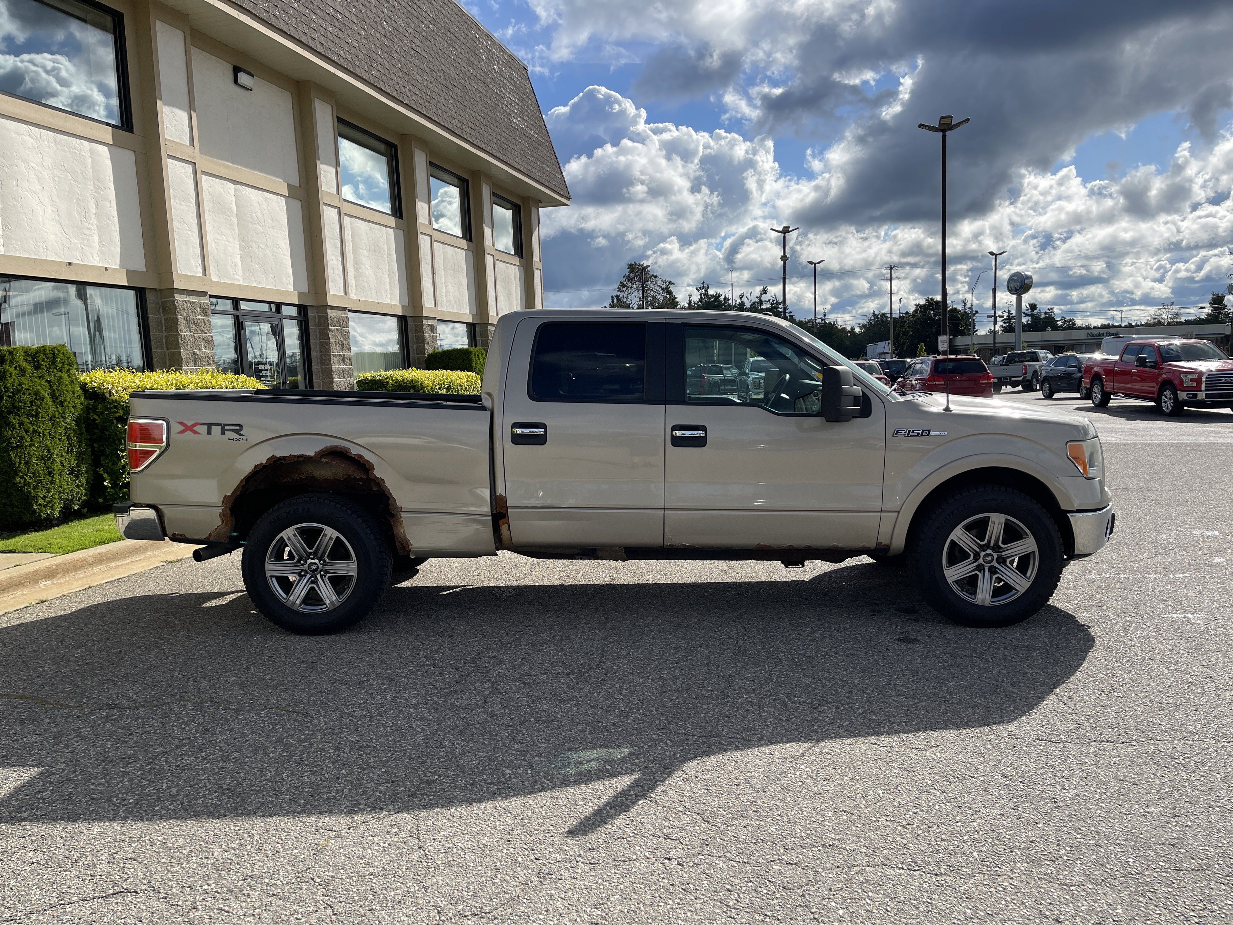 Used 2010 Ford F150 XLT AWD/4WD image 4