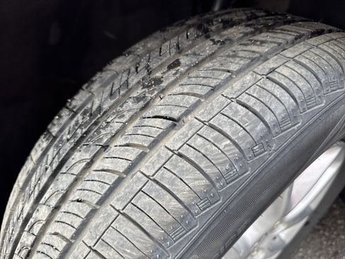 Used 2017 Chrysler Pacifica Touring image 13