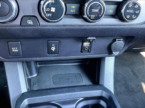 Used 2017 Toyota Tacoma TRD Off-Road w/ Tow Package (A/T) AWD/4WD image 32