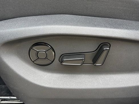 Used 2026 Volkswagen Tiguan SE w/ Panoramic Sunroof Package AWD/4WD image 25