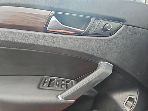 Used 2022 Volkswagen Passat 2.0T image 11