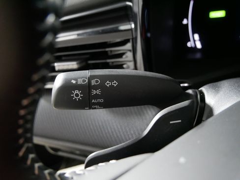 Used 2025 Toyota Camry SE FWD image 32