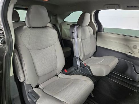 Used 2024 Toyota Sienna LE image 17