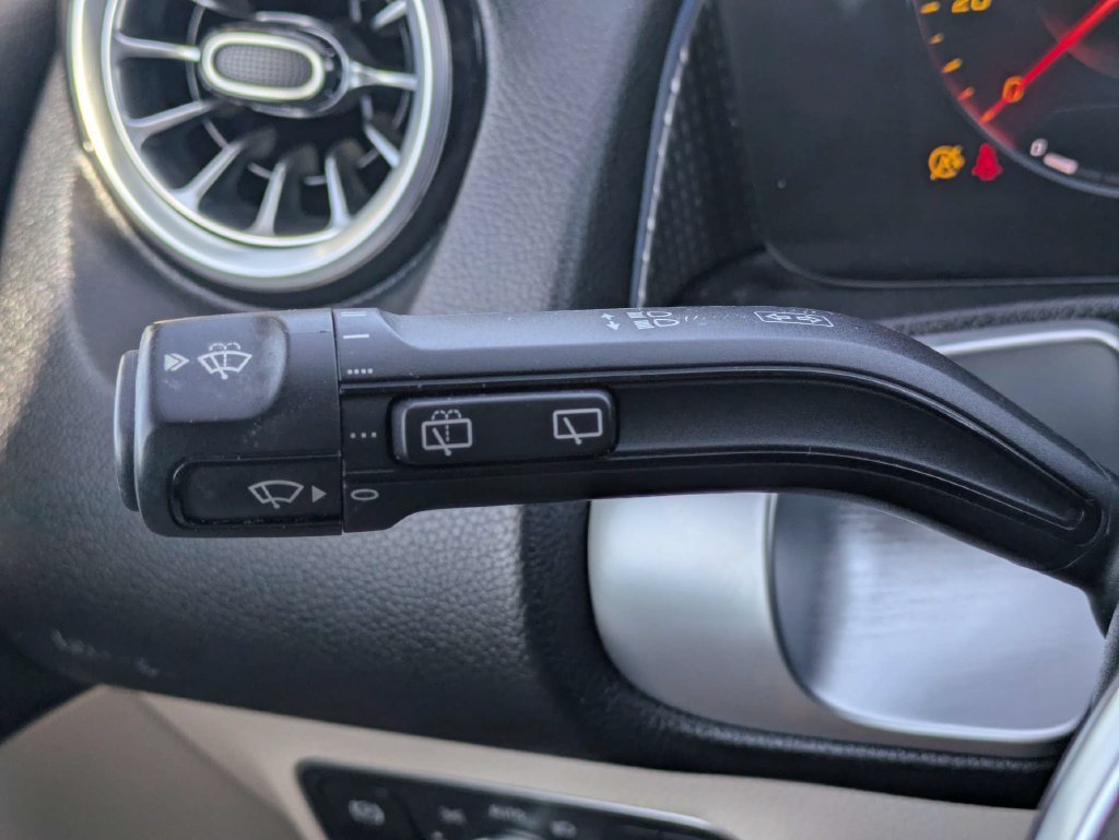 Used 2022 Mercedes-Benz GLB 250 image 31