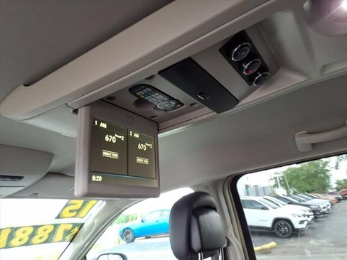 Used 2015 Chrysler Town & Country Touring w/ Driver Convenience Group FWD image 13