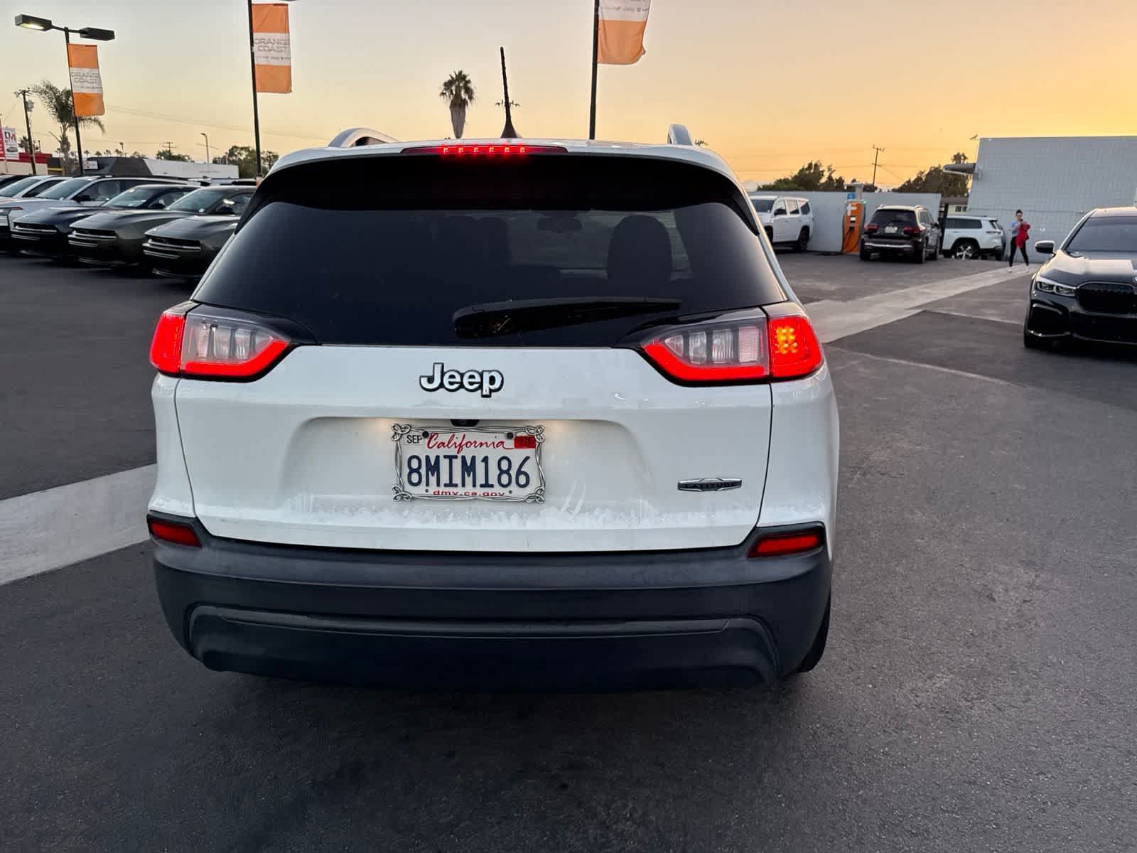 Used 2019 Jeep Cherokee Latitude w/ Popular Appearance Group FWD image 12