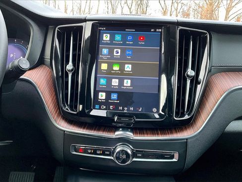 Certified 2023 Volvo XC60 B6 Ultimate w/ Climate Package image 15