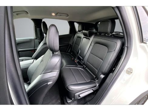 Used 2025 Ford Escape SE image 25