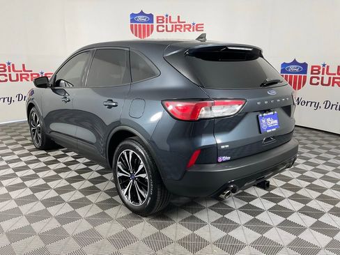 Used 2022 Ford Escape SE w/ SE Sport Appearance Package image 5