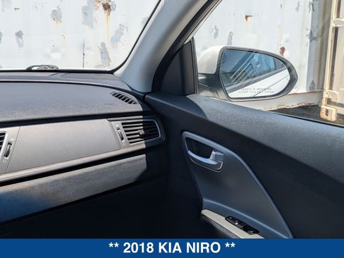 Used 2018 Kia Niro LX FWD image 18