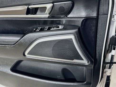 Used 2024 Kia Telluride LX FWD image 16