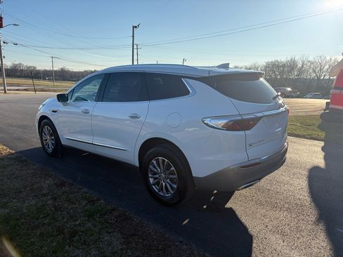 Used 2024 Buick Enclave Premium image 32