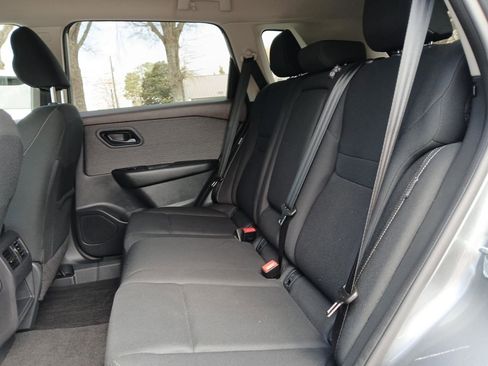 Used 2023 Nissan Rogue S image 11