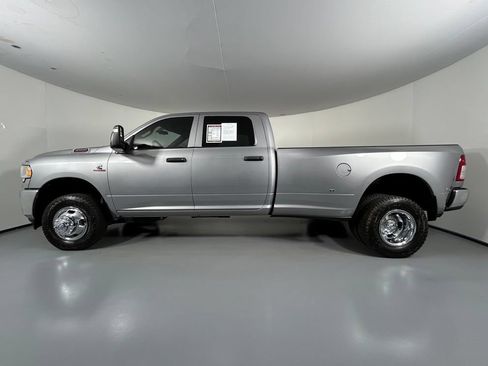 Used 2024 RAM 3500 Tradesman w/ Chrome Appearance Group AWD/4WD image 4