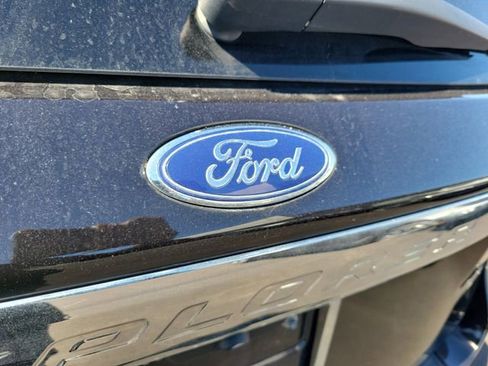 Used 2023 Ford Explorer XLT w/ Equipment Group 202A image 9