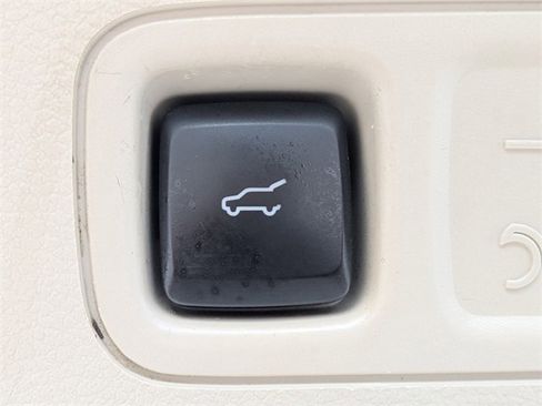 Used 2018 Lincoln Navigator Select image 16