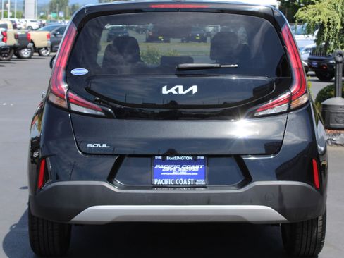 Used 2023 Kia Soul S FWD image 5
