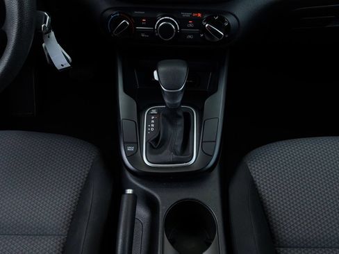 Used 2025 Kia Soul LX w/ LX Technology Package FWD image 14