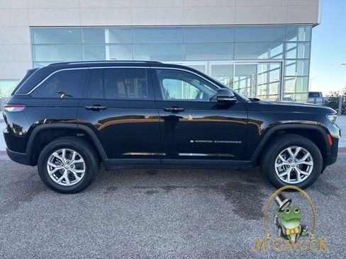 Used 2022 Jeep Grand Cherokee Limited w/ Luxury Tech Group II image 3
