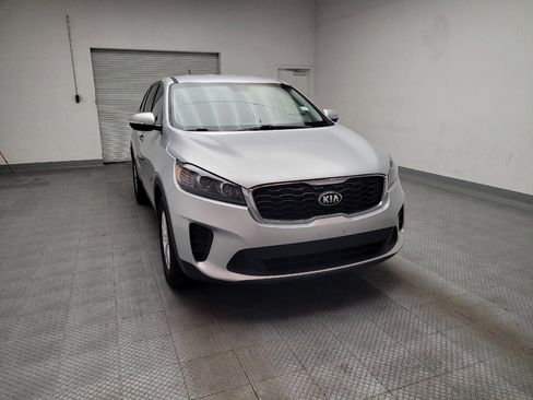 Used 2019 Kia Sorento FWD V6 image 14
