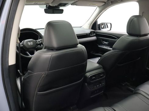 Used 2024 Honda Pilot Touring image 20