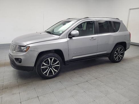 Used 2017 Jeep Compass Latitude AWD/4WD image 2