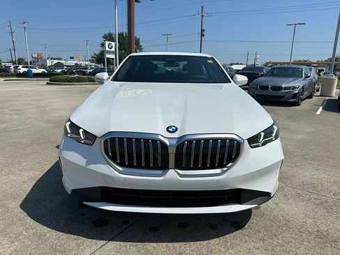 Certified 2025 BMW 530i w/ Premium Package image 2