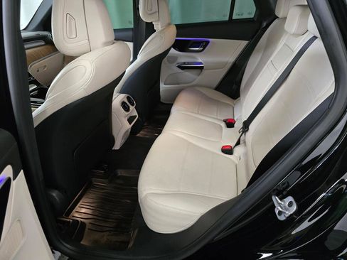 Used 2024 Mercedes-Benz GLC 300 4MATIC image 17