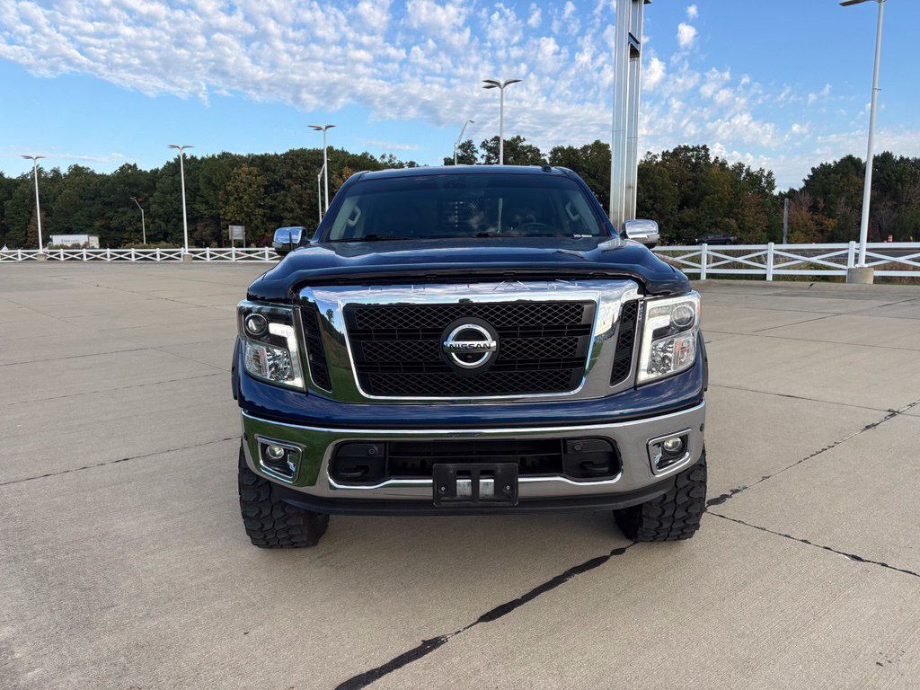 Used 2017 Nissan Titan SL AWD/4WD image 9