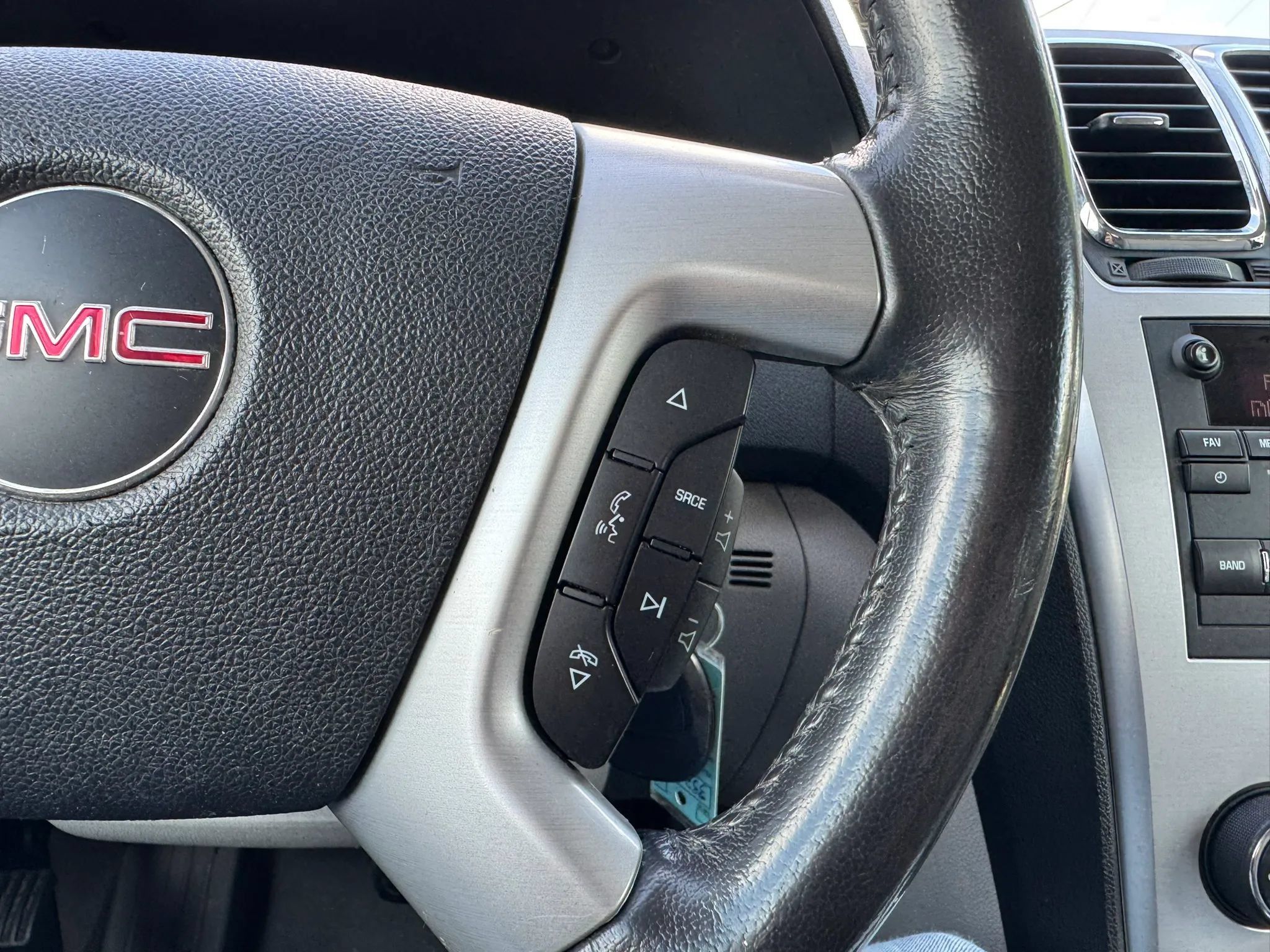 Used 2012 GMC Acadia SLE FWD image 23