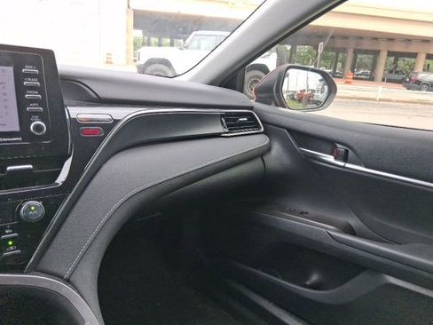 Used 2021 Toyota Camry SE w/ Convenience Package FWD image 10