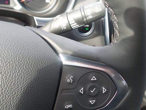 Used 2023 Chevrolet Traverse LT image 18