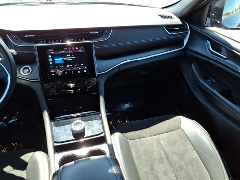 Used 2023 Jeep Grand Cherokee L Laredo image 15