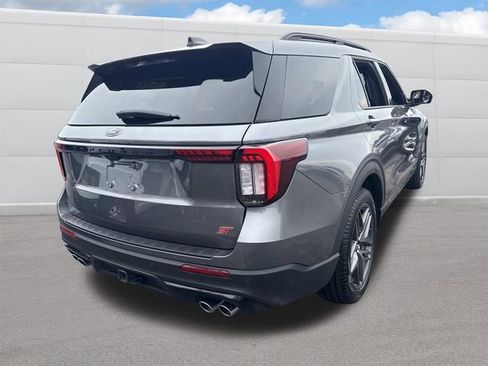 Used 2025 Ford Explorer ST image 9