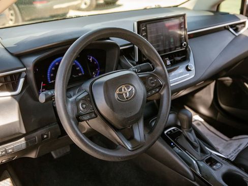 Used 2021 Toyota Corolla LE image 10