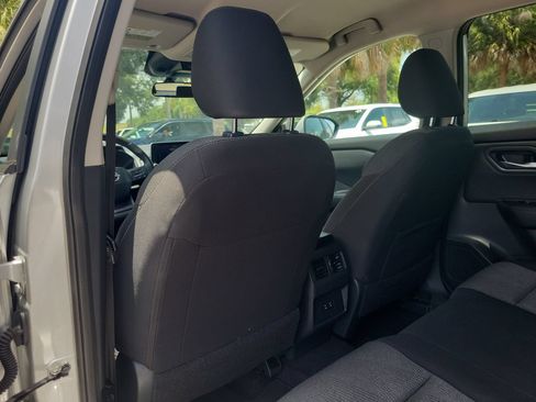 Used 2025 Nissan Rogue SV FWD image 9