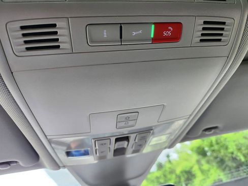 Certified 2024 Volkswagen Tiguan SE image 40