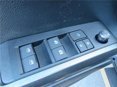 Used 2017 Toyota Tacoma TRD Off-Road w/ Tow Package (A/T) image 27