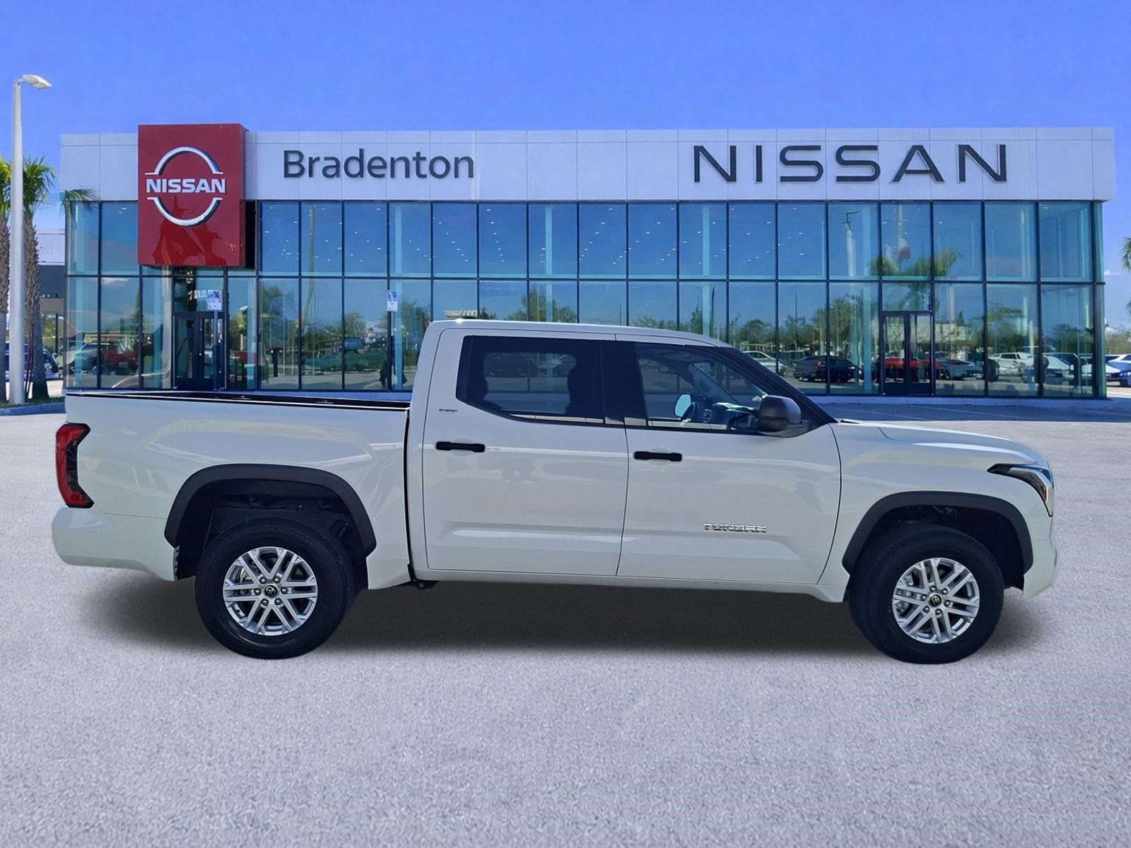 Used 2022 Toyota Tundra SR5 AWD/4WD image 4